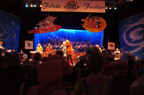 fidele-fordler-sitzung