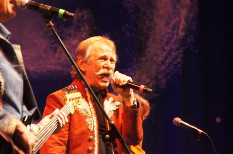 fidele-fordler-sitzung