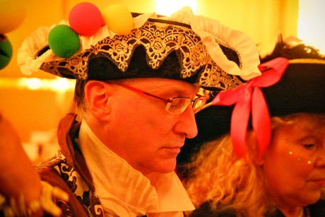 grosse-Kostuemsitzung