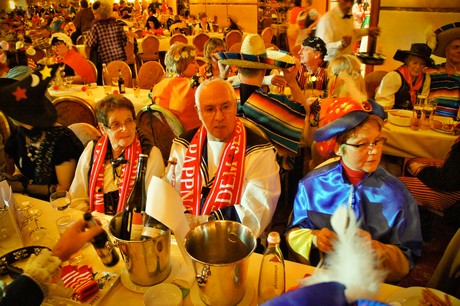 grosse-Kostuemsitzung