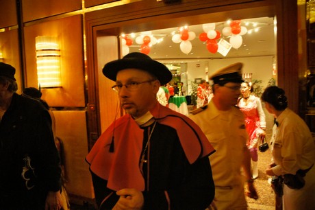 grosse-Kostuemsitzung