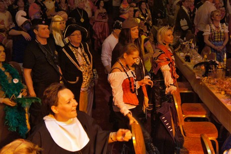 grosse-Kostuemsitzung