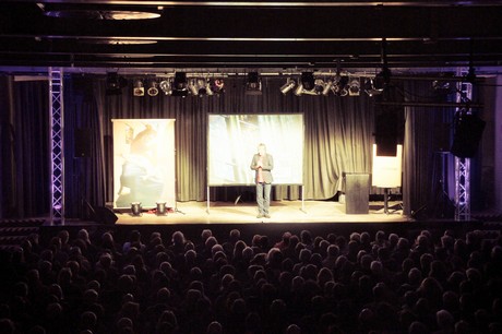 juergen-becker-Der-Kuenstler-ist-anwesend