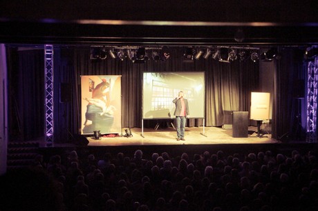 juergen-becker-Der-Kuenstler-ist-anwesend