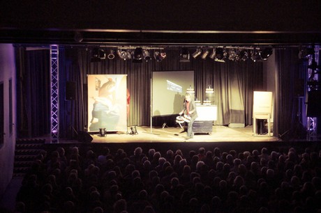 juergen-becker-Der-Kuenstler-ist-anwesend