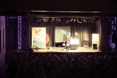 juergen-becker-Der-Kuenstler-ist-anwesend