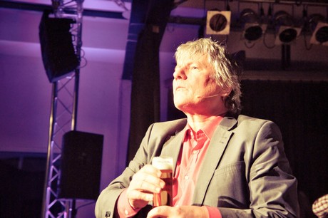 juergen-becker-Der-Kuenstler-ist-anwesend