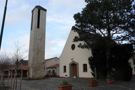 buir-evangelische-kirche