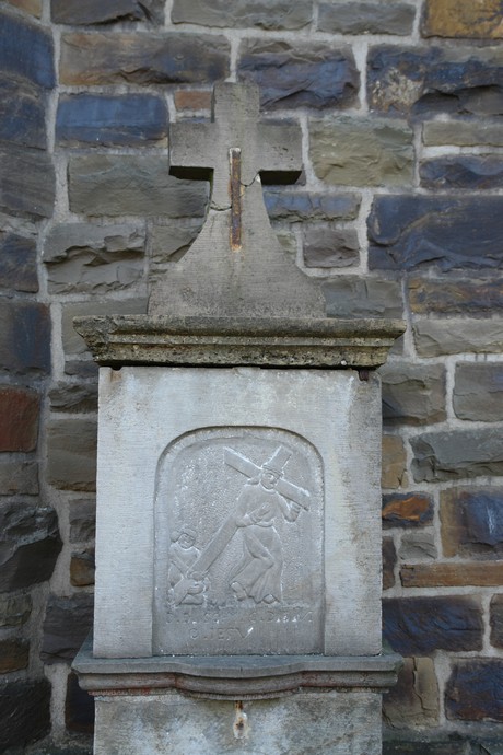 zur-schmerzhaften-mutter