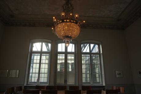 rolandseck-bahnhof-cafe