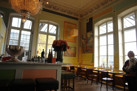 rolandseck-bahnhof-cafe