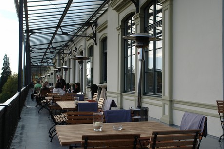 rolandseck-bahnhof-cafe