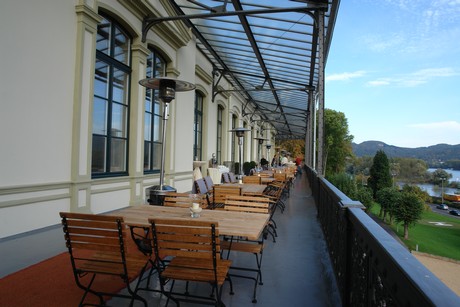 rolandseck-bahnhof-cafe