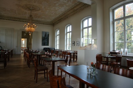 rolandseck-bahnhof-cafe