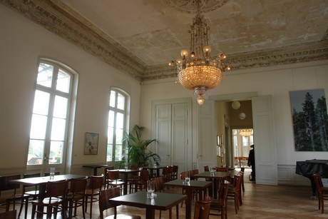 rolandseck-bahnhof-cafe