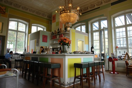 rolandseck-bahnhof-cafe
